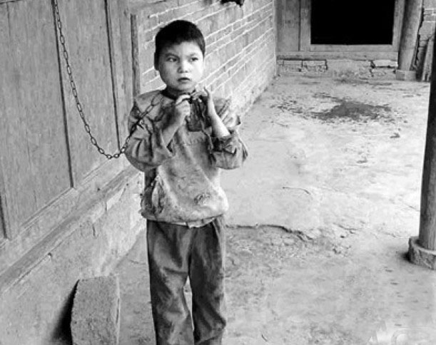 可怕灵异的小孩 爱生吃活鸡活鸭