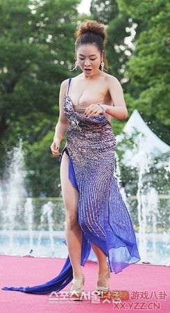 ��Ů�Ǿ�������E���߹�¶��