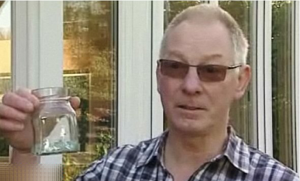 Ӣ������ͻ����ͬ����һ��ƽ�����������ʣ�ͼ��